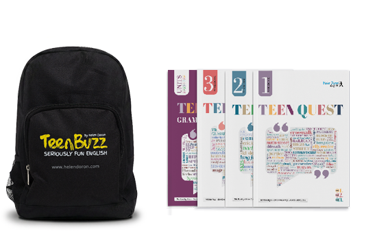Libri e borsa del corso Teen Quest